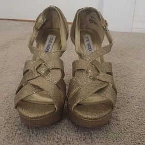 Steve Madden gold glitter pumps